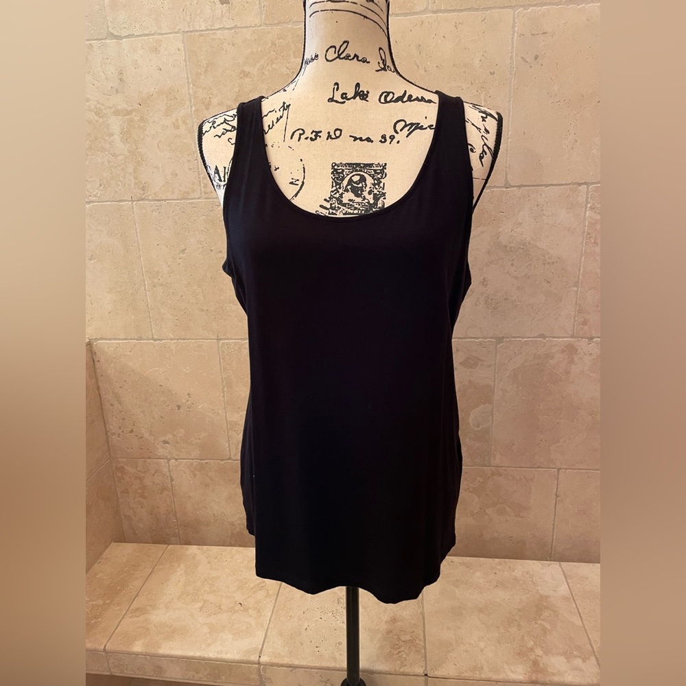 CHICO’S BLACK LOW SCOOP NECK TANK TOP SPEAKS VOLUMES!